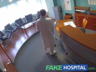 Fakehospital महिला बेकार कॉक को सेव पर मेडिकल bills